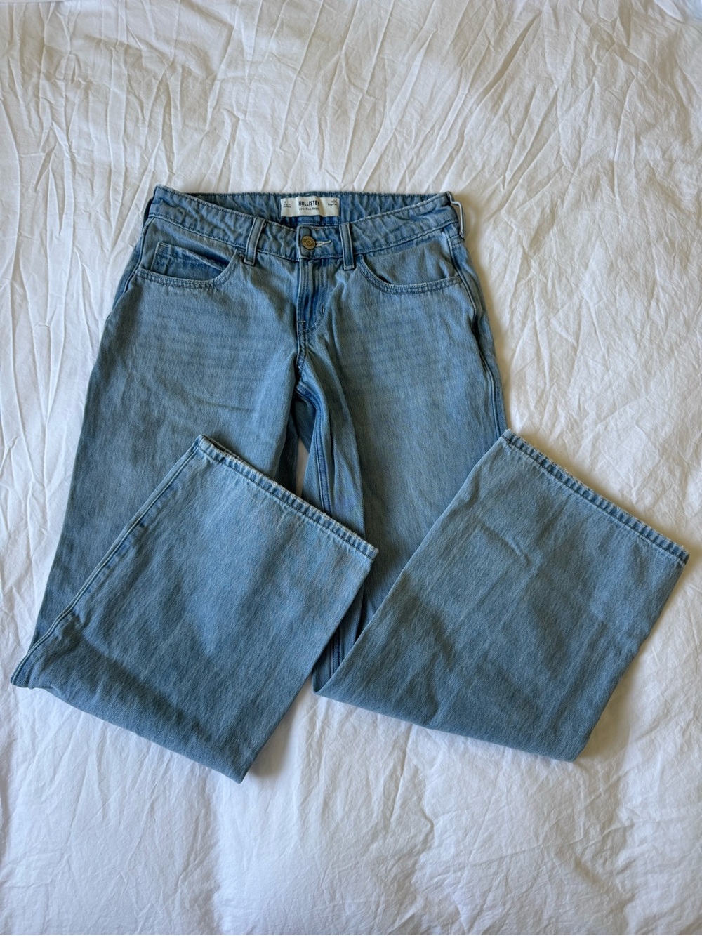 Hollister Low-Rise Light Wash Baggy Jeans